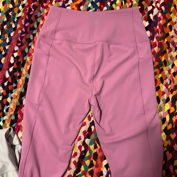 Pink 3/4 Leggings with Pockets - Picture 3 of 5